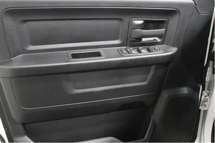 $28940 : Ram 1500 Classic 2023 4x2 Tr image 3