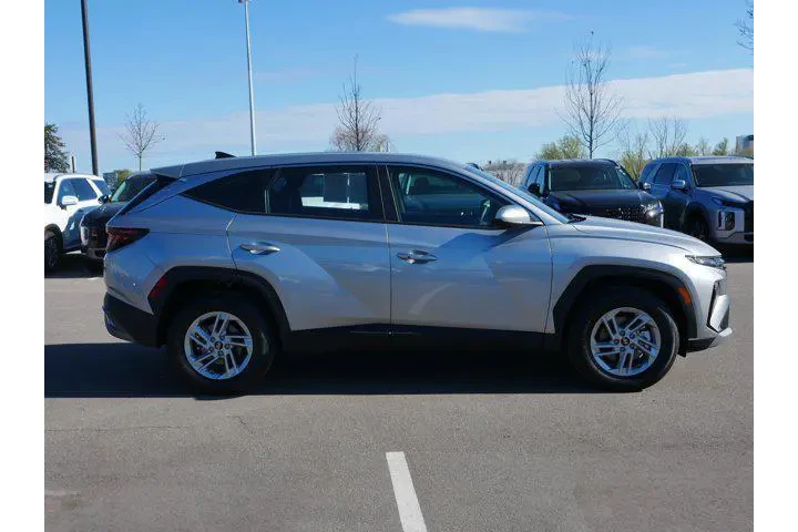 $27350 : Hyundai TUCSON 2025 AWD SE 4 image 8