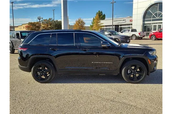 $30950 : Jeep Grand Cherokee 2023 4x4 image 5