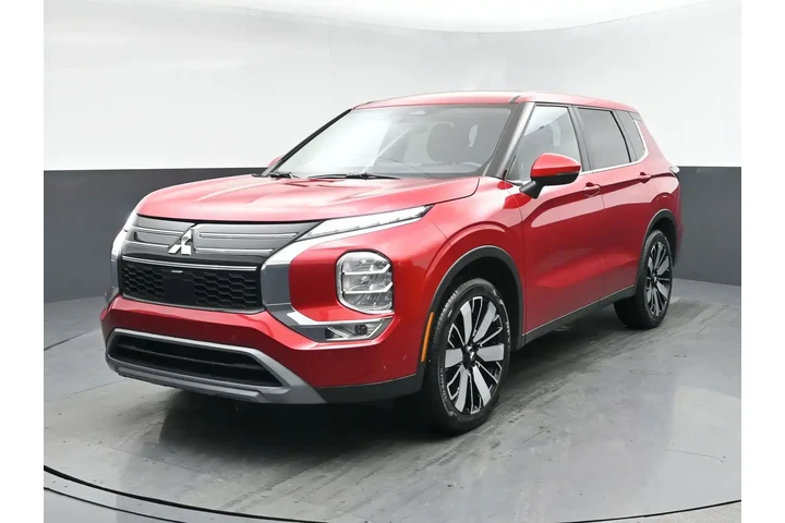 $24195 : Mitsubishi Outlander 2025 SE image 1