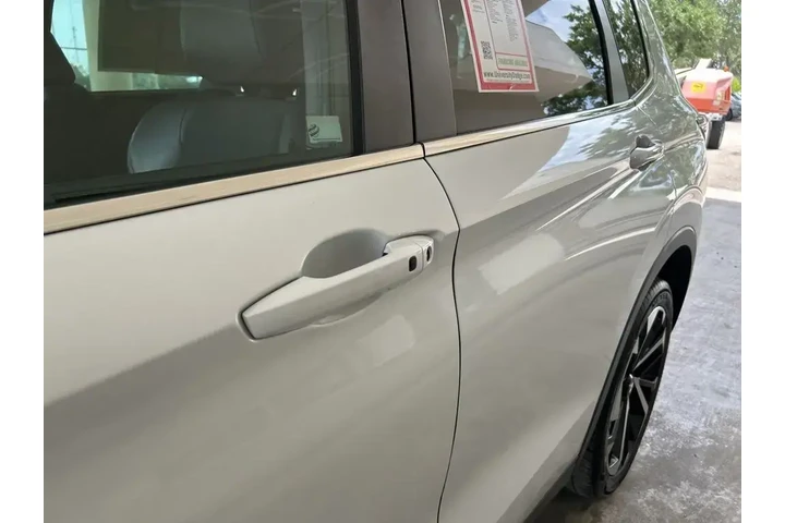 $22388 : Mitsubishi Outlander 2023 ES image 10