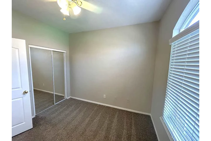 $1050 : Home for rent image 6