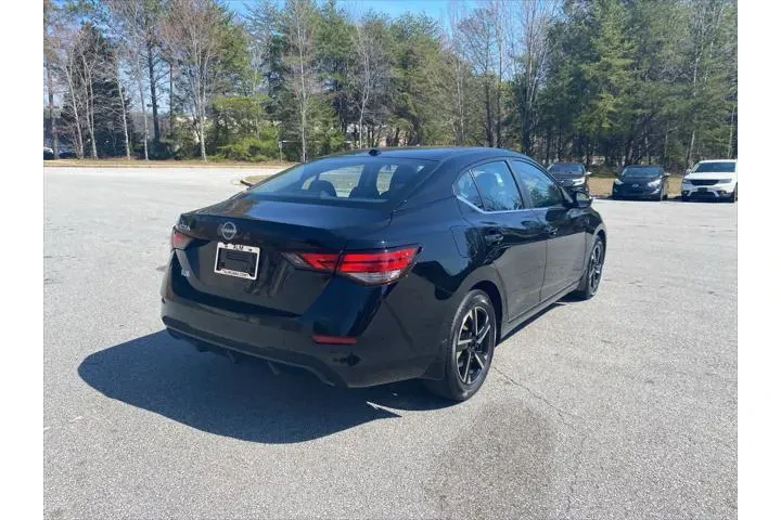 $18920 : Nissan Sentra 2025 SV 4dr Se image 6
