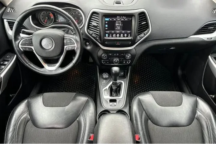 $17995 : Jeep Cherokee 2018 4x4 Latit image 3