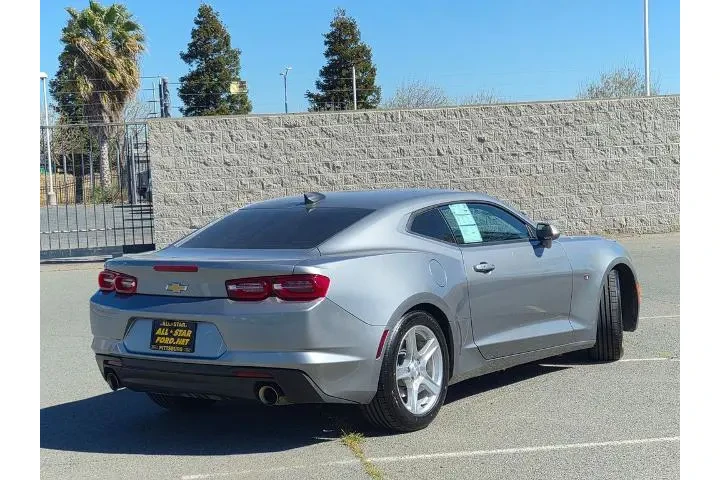 $24900 : Chevrolet Camaro 2023 LT 2dr image 4