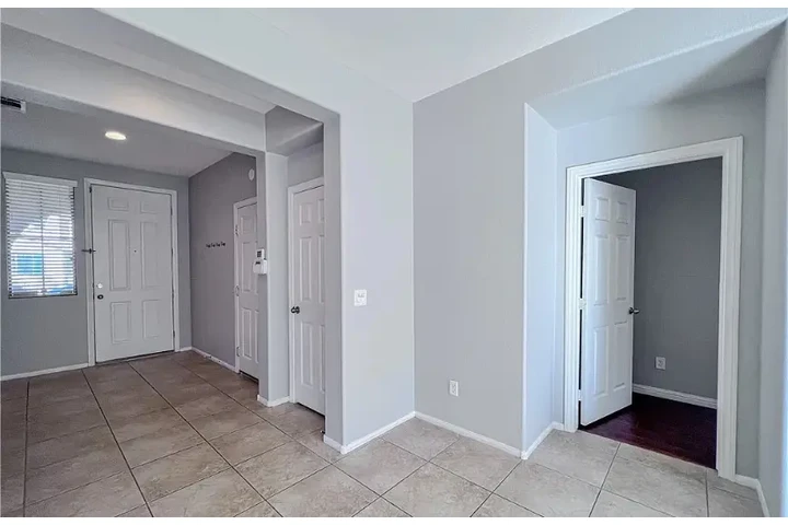 $2000 : Welcome To Nice 3Bed/2Bath image 6