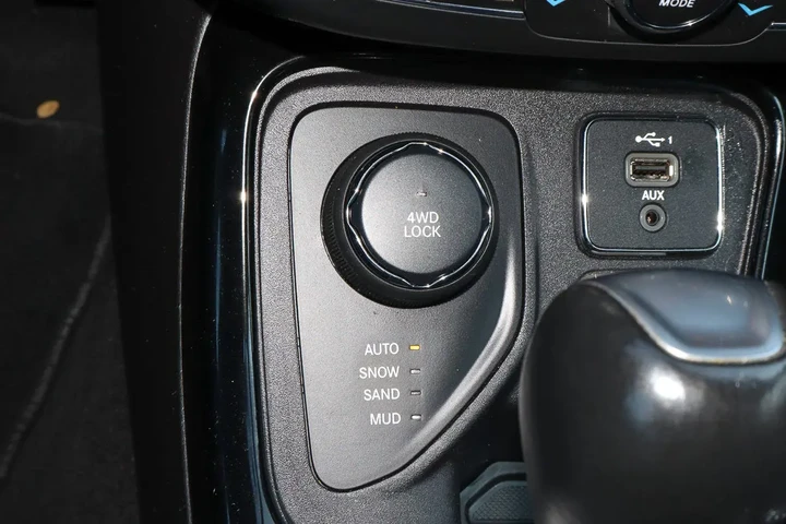 $18988 : 2021 Compass Limited image 10