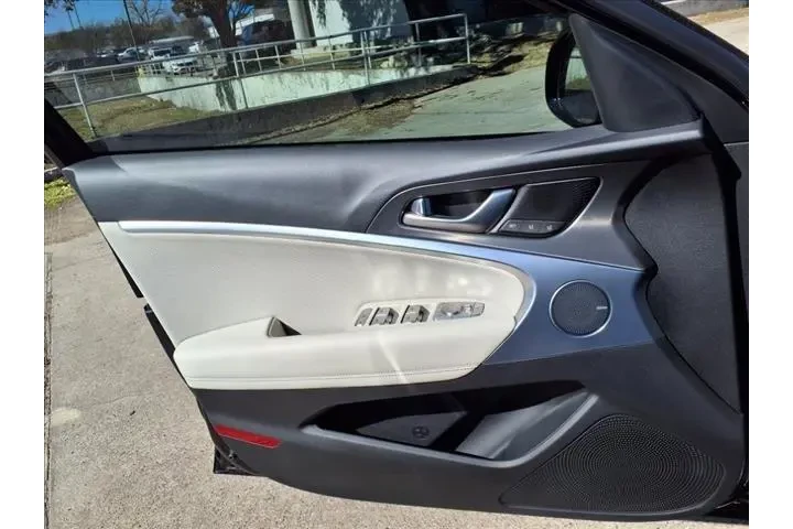 $39500 : Genesis G70 2024 2.5T Standa image 10