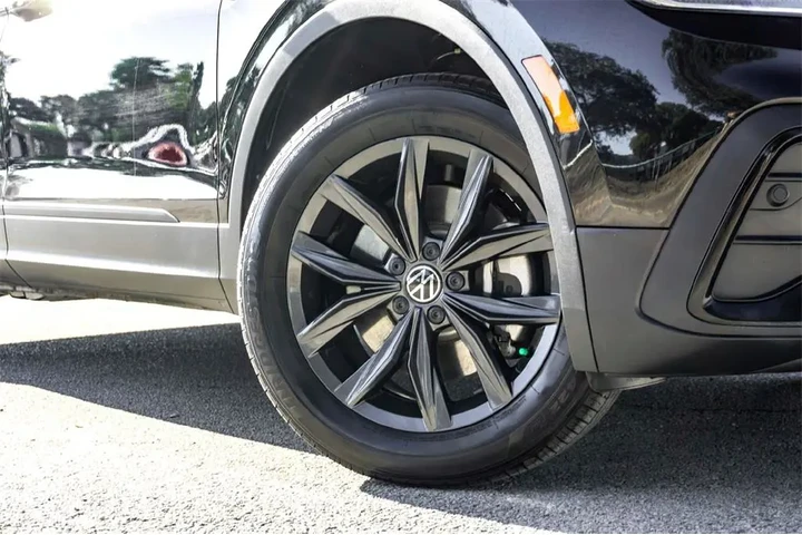 $22496 : Volkswagen Tiguan 2024 SE 4d image 2