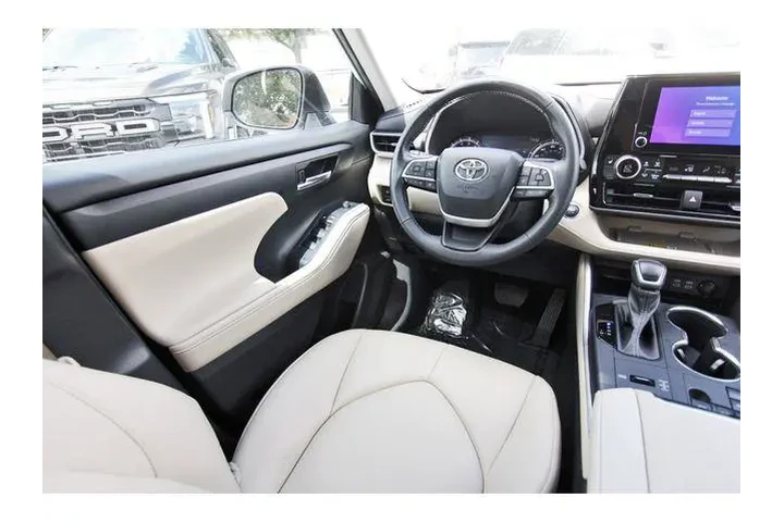 $33995 : Toyota Highlander 2023 XSE 4 image 7