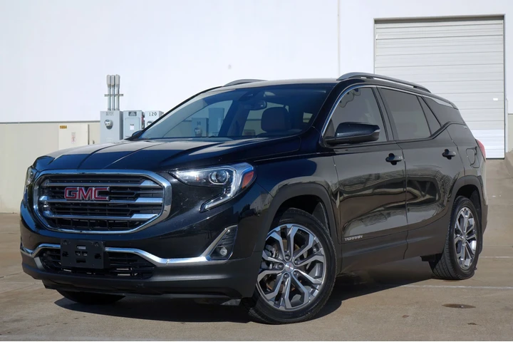 $23996 : 2020 GMC Terrain FWD SLT image 2