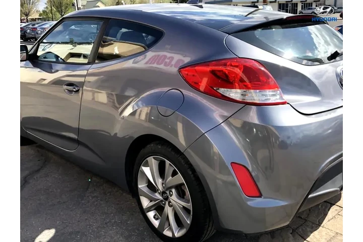 $9990 : 2017 Veloster Base 6AT image 4