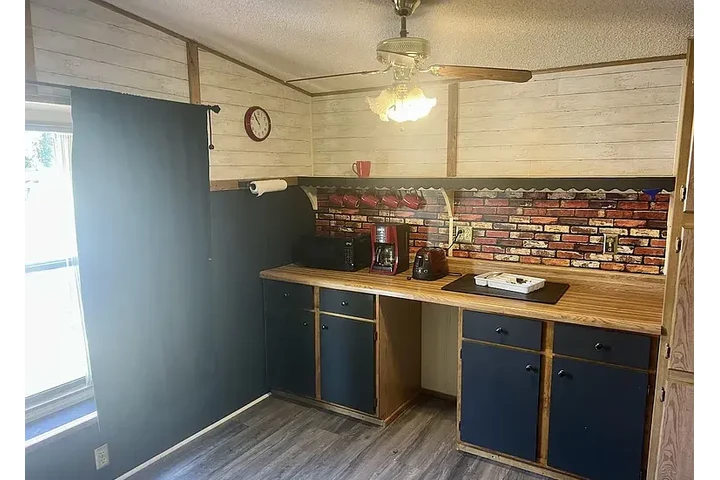 $900 : HOUSE AVAILABLE AVON PARK FL image 7