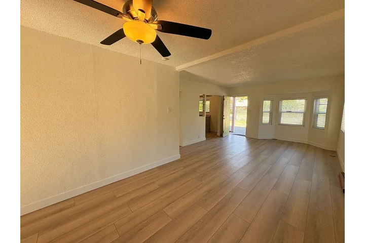 $800 : Beautiful ..Fontana, CA image 2