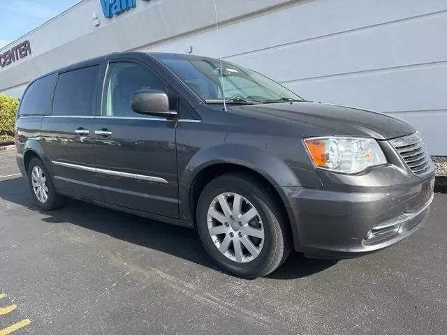 $12245 : Pre-Owned 2016 Town & Country image 1