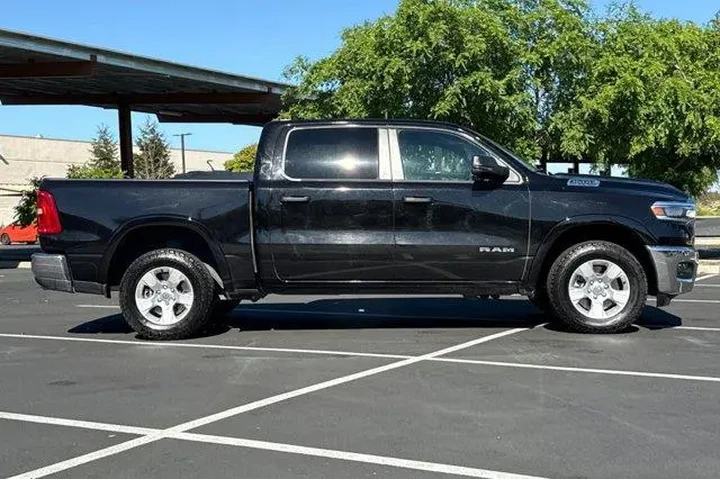 $33725 : Ram 1500 2025 4x4 Big Horn 4 image 10