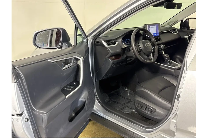 $32884 : Gold Certified2023 RAV4 Hybri image 2