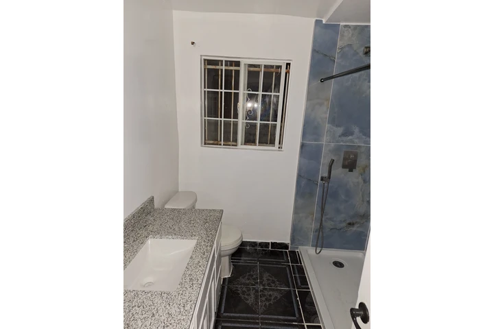 $2400 : Aprt. rent los Angeles a.90002 image 7