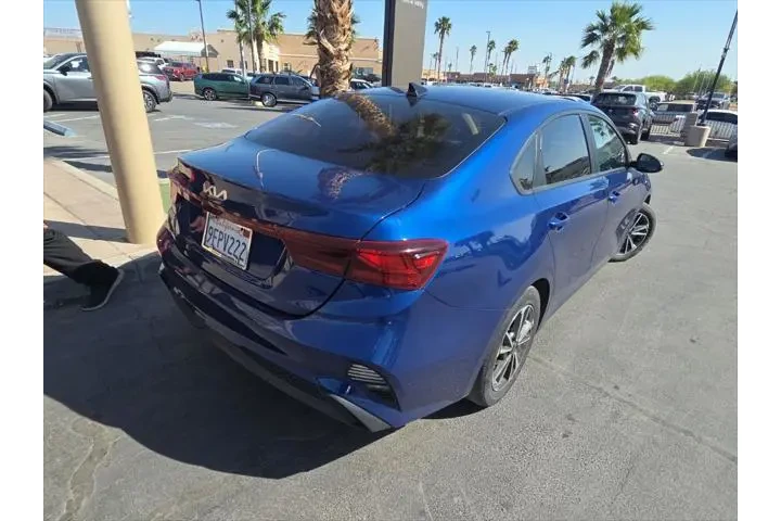 $18560 : Kia Forte 2023 LXS 4dr Sedan image 3
