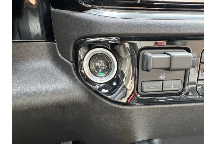 $64905 : Chevrolet Silverado 2500HD 2 image 6