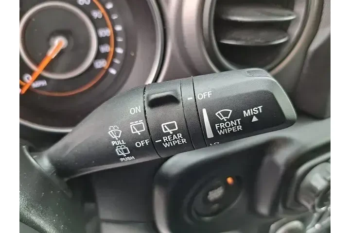 $23500 : Jeep Wrangler 2023 4x4 Sport image 8