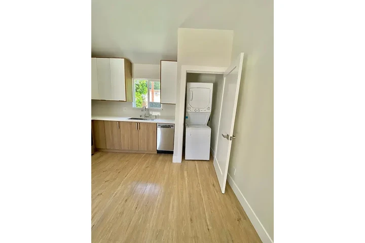 $850 : 1 recamara 1 bano casa image 3