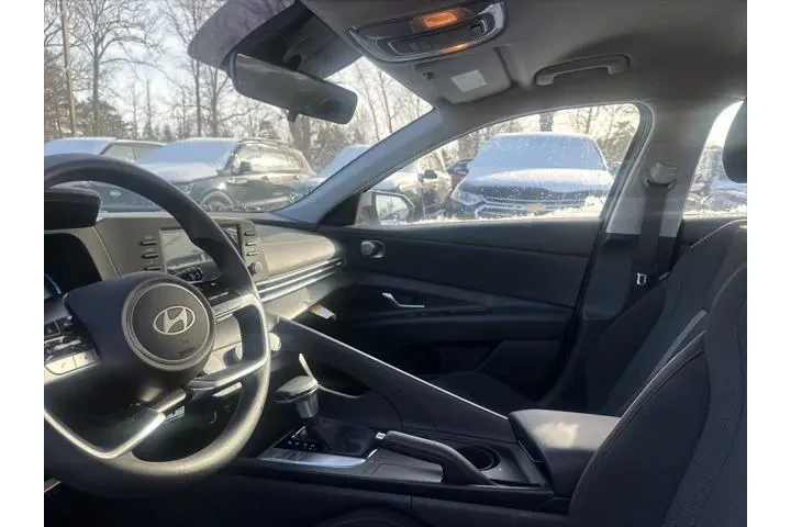 $18903 : Hyundai ELANTRA 2025 SE 4dr image 3