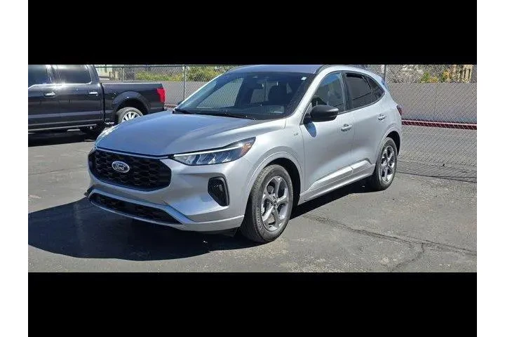 $21260 : Ford Escape 2023 ST-Line 4dr image 2