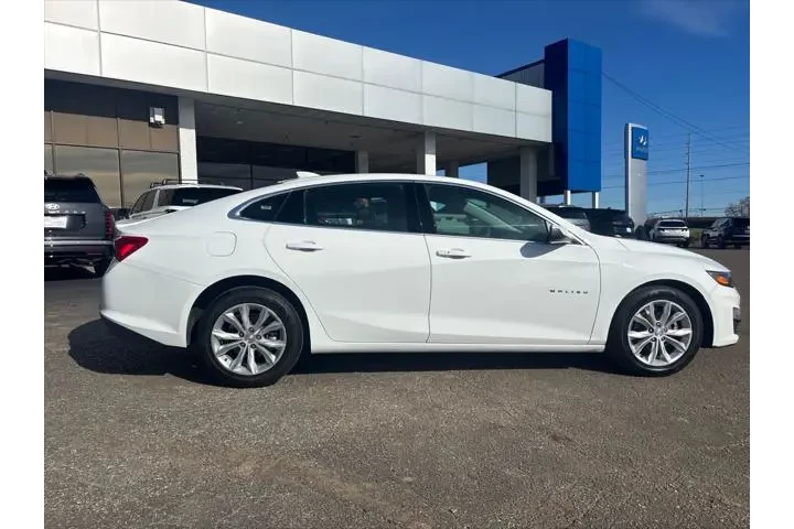 $21900 : Chevrolet Malibu 2024 LT 4dr image 3