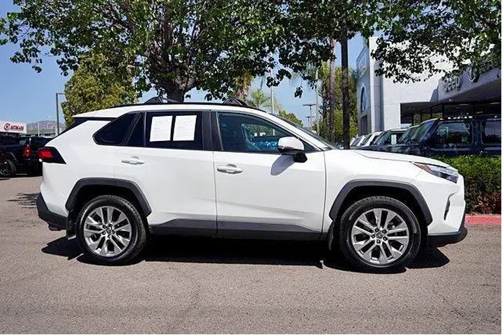 $32985 : Toyota RAV4 2024 XLE Premium image 7