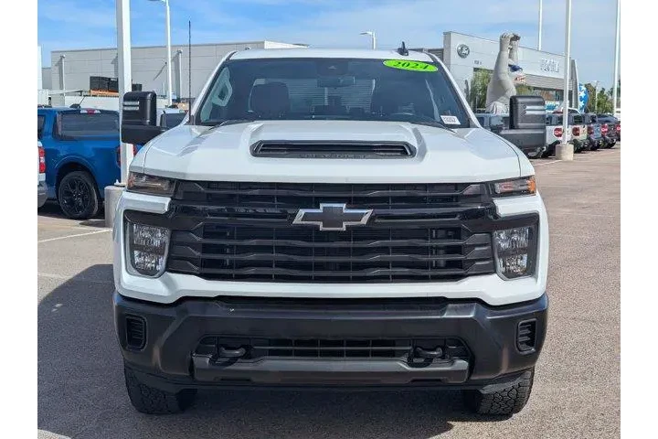 Chevrolet Silverado 2500HD 2 image 9