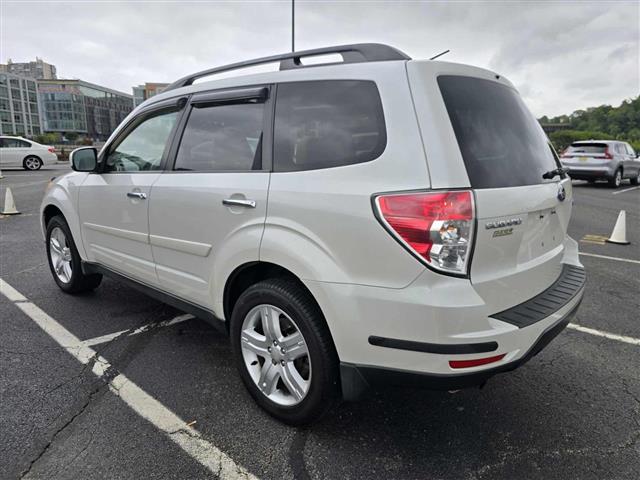 $9495 : 2009 SUBARU FORESTER image 9