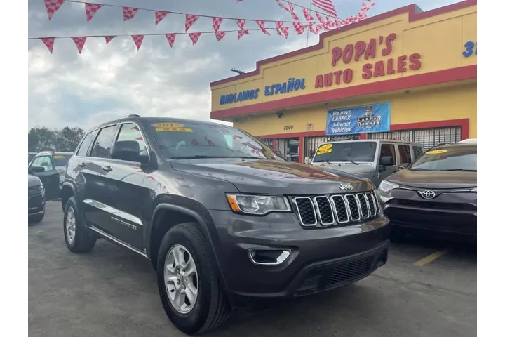 2017 Grand Cherokee Laredo image 1