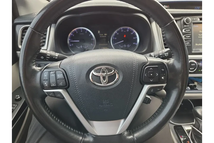 $20983 : Toyota Highlander 2019 LE 4d image 6