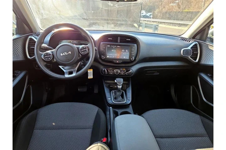 $16998 : Kia Soul 2024 LX 4dr Crossov image 8