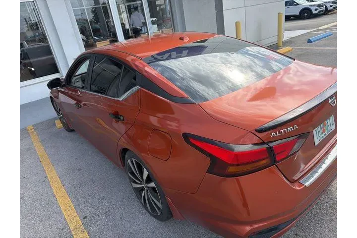 $6990 : Nissan Altima 2019 2.5 SR 4d image 6