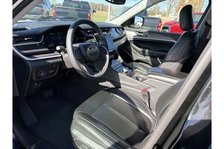 Jeep Grand Cherokee 2024 4x4 image 8