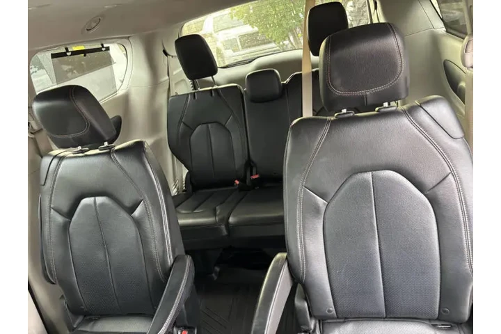 $16999 : 2019 Pacifica Touring L image 8