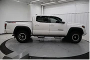 $33995 : Toyota Tacoma 2020 4x4 TRD P thumbnail