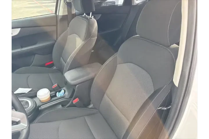 $19500 : Kia Forte 2024 LXS 4dr Sedan image 6