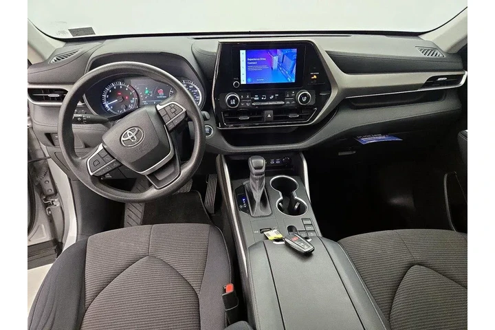 $28998 : Toyota Highlander 2023 L 4dr image 9