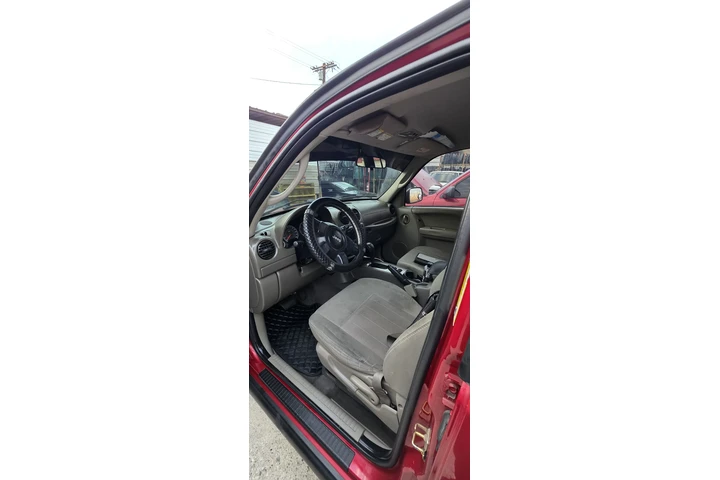 $3700 : Vendo jeep liberty 2007 image 5