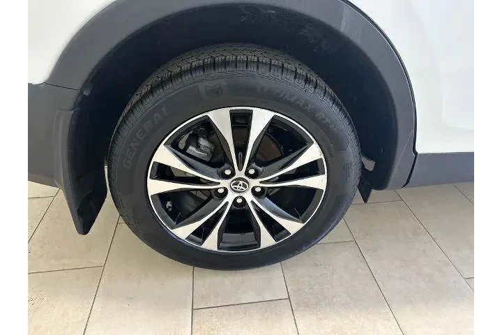 $18621 : Toyota RAV4 2015 AWD Limited image 8