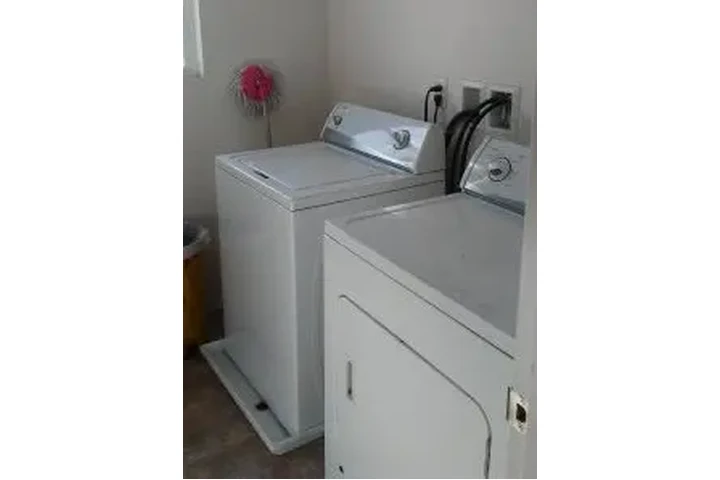 $800 : ROOM FOR RENT $800 RIALTO AVE image 4