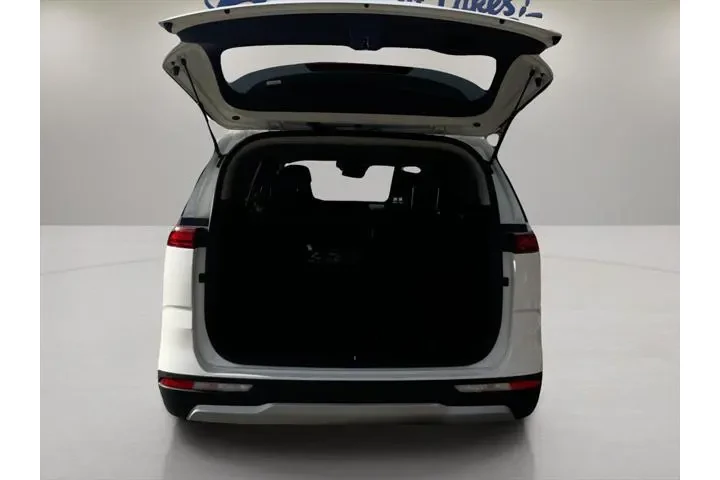 $30733 : Kia Carnival 2024 LX 4dr Min image 10