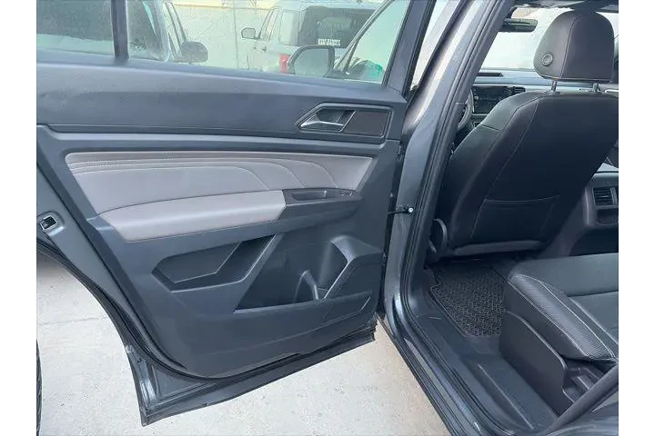 $29600 : Volkswagen Atlas Cross Sport image 5