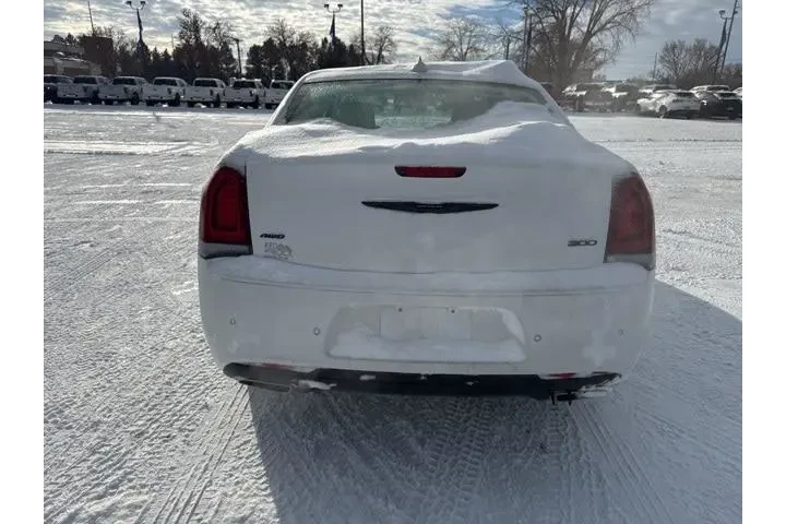 $32000 : Chrysler 300 2023 AWD Tourin image 7