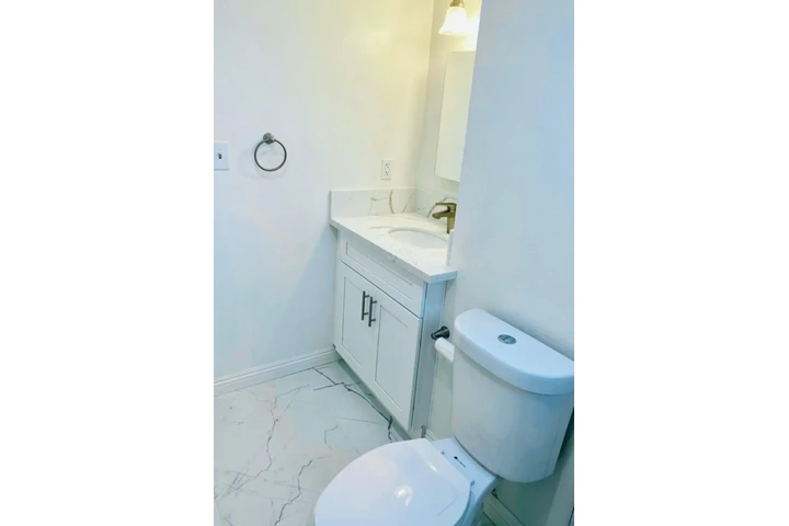 $2500 : 3 Bedroom Home in Inglewood image 8