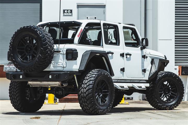 2020 Wrangler Unlimited Sport image 3