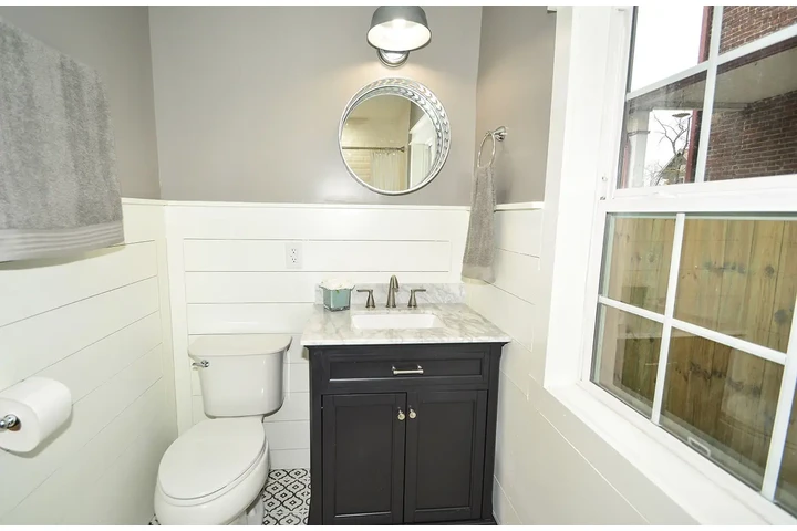 $2000 : Move In Ready Is Perfect Famil image 3